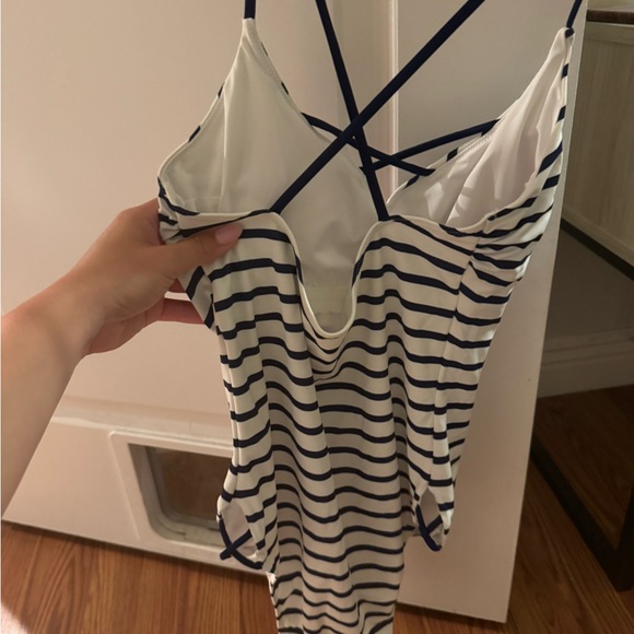 Gorgeous one piece jcrew - Picture 3 of 5
